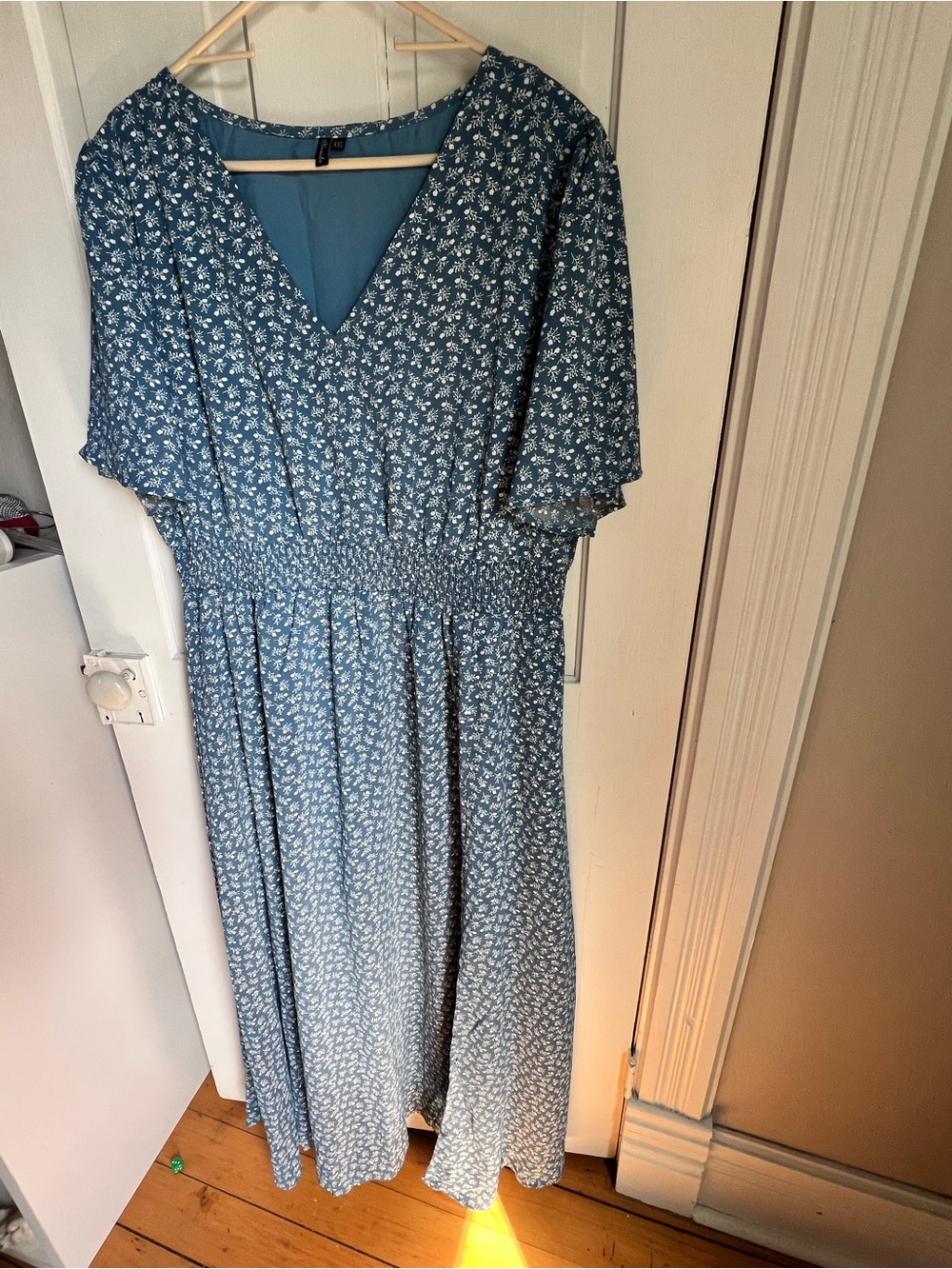 Light Blue Floral Womens V-Neck Maxi Dress with Smocked Waist size XXL
